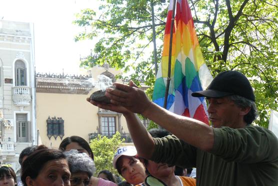 Antes de la marcha le rindieron honores a la Pachamama