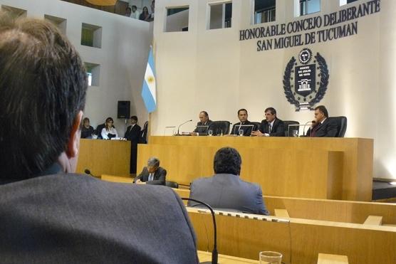 En su discurso Cano agradeció a la oposición por el apoyo por su reeleción como presidente del consejo