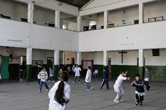 "Tenemos en las escuelas primarias, una cubertura del 80 % o sea que debemos avanzar sobre el 2 % que nos falta", dijo.