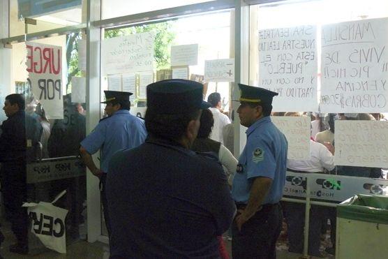 Los policías dejaron libres los hospitales