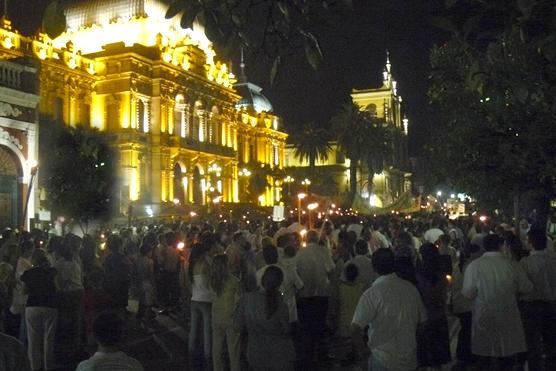 Masiva concurrencia por la 3º marcha de antorchas de la salud