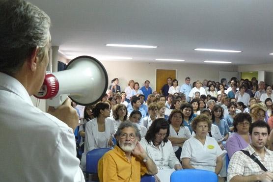 Una conferencia de prensa que parecía asamblea