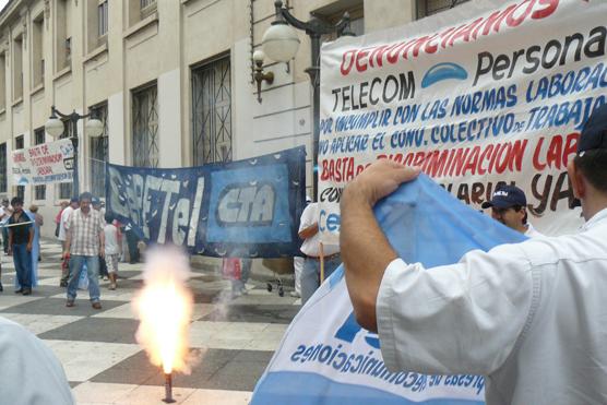 La jornada de protesta fue en Peatonal Muñecas