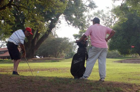 Antonio Estofán en fairway del hoyo 6