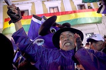 La gente festejó frente al Palacio de Gobierno