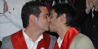 La pareja en el beso de estilo