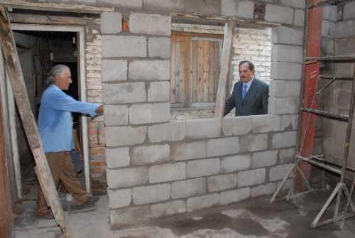 Inspeccionó soluciones habitacionales por la tarde   