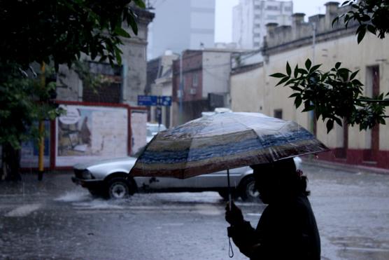 En la mañana de ayer una fuerte lluvia llegó a la ciudad