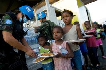 Niños de Haití piden comida