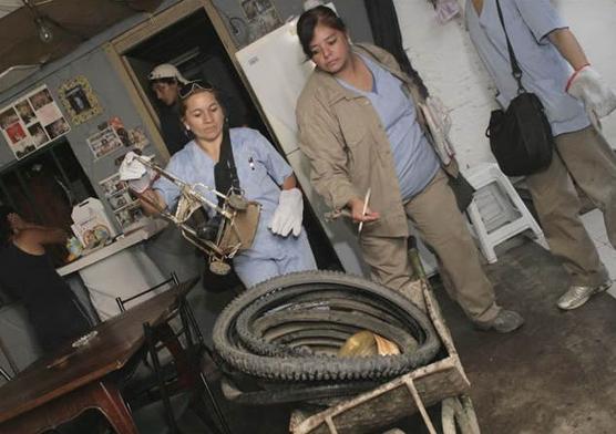 Agentes sanitarios concientizando a la población