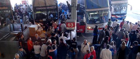 Tensión en la terminal de Retiro