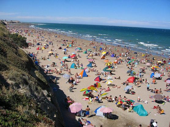 Playas y montañas resultaron invadidas por turistas  