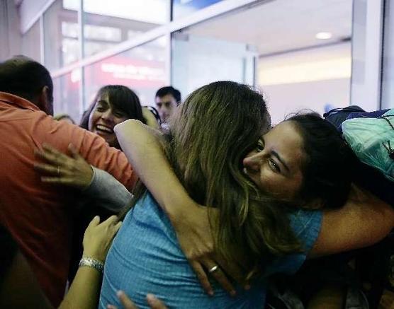 La felicidad se reflejó en los rostros y abrazos