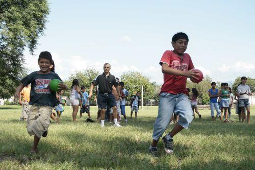 Los niños disfrutan del deporte