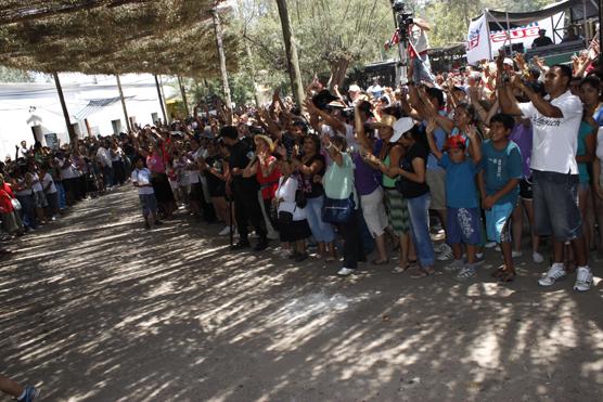 La gente la recibió con alegría