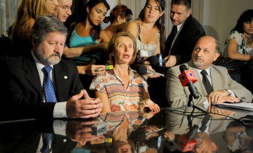 De la conferencia también participó la senadora Beatríz Rojkés