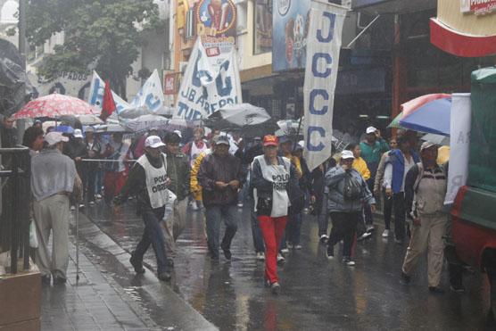 La intensa lluvia no ahogó sus reclamos