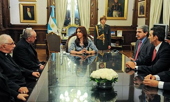 Los Obispos con Cristina y gabinete  