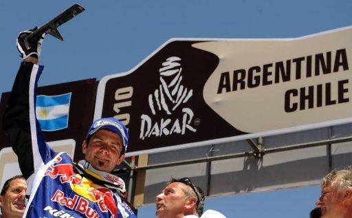 El francés Cyril Despres celebra en el pdio del Rally Dakar 2010 en Buenos Aires