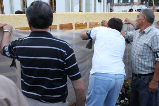 Se descubrió un muro con los nombres de las personas que pasaron por ese centro de detención