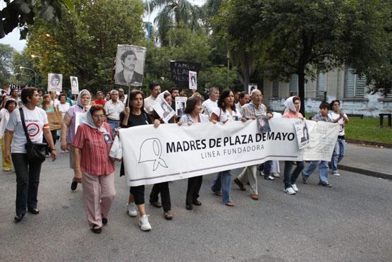 Se prosiguió con una gran marcha hacia Plaza Independencia