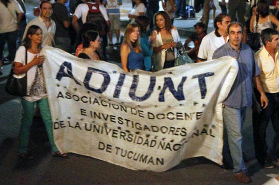 Adiun, participando en la marcha por la memoria