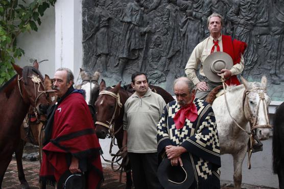 El grupo La Patria a Caballo, visitó la Casa Histórica