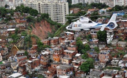 Vista general del corrimiento de tierra que enterró numerosas viviendas de la 'favela' de Vicoso Jardim, en Niteroi