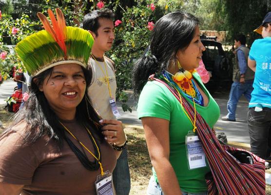 Miles de personas se acreditan en Cochabamba