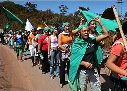 Mujeres del mundo en activa participación   