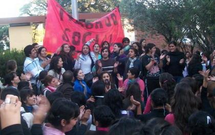 Estudiantes de la carrera de Trabajo Social tomaron decanto