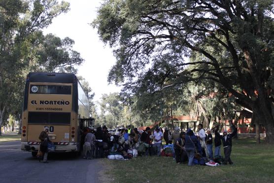 Entre las 9.00 y 9.30 de la mañana llegaron las comunidades indígenas al camping municipal del Parque 9 de Julio