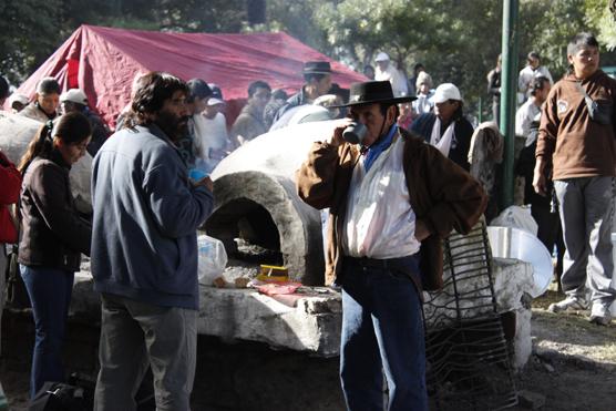 Antes de hacer las actividades desayunaron en el camping