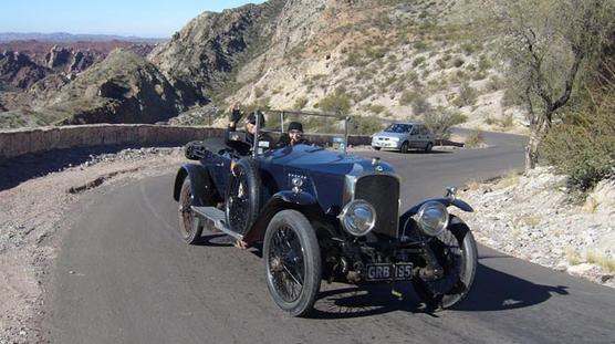 Uno de los autos de rally