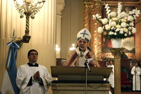 Monseñor Villalba a cargo del mismo, hizo un repaso histórico del Bicentenario