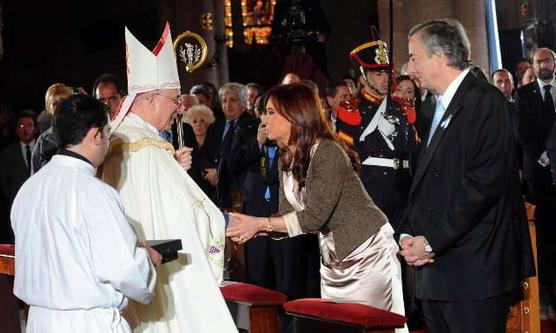 Monseñor Agustín Radrizzani y la presidenta durante el Tedeum