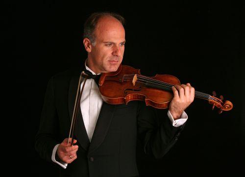 Massimo Quarta, destacado violinista y director de orquesta italiano 