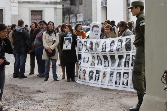 Con gran presencia de público se realizó la inspección ocular a la ex jefatura policial