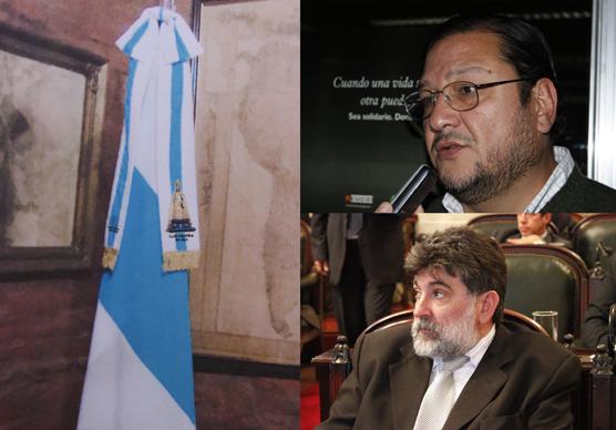 El legislador Mendía y el Concejal Pelegrini junto a la bandera de Tucumán