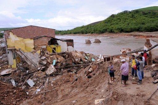 Casas destruidas por la crecida del río Mandau, en Branquinho, Estado de Alagoas