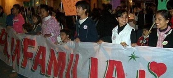 Días atrás unas 2 000 personas caminaron por las calles de Rosario