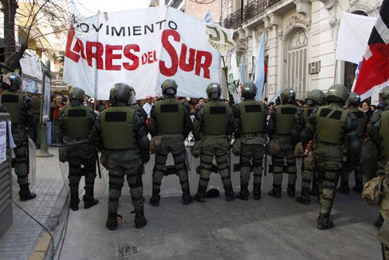 Un batallón de gendarmes, en las afueras del TOF 