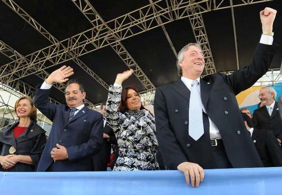 Alperovich junto a Crisitna y Néstor Kirchner