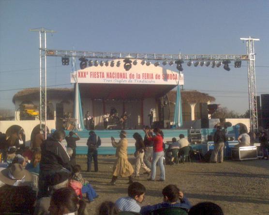 La gente baila y vive la tradición en Simoca