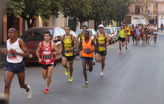 Participantes en plena carrera