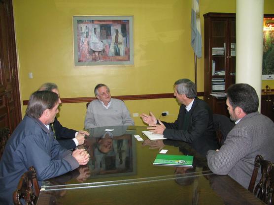 Jorge Gassembauer con funcionarios alemanes