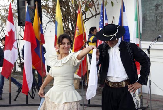 Con baile incluido se lanzó el Letrarte 2010 en la Casa Histórica