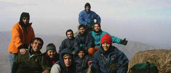 Ezequiel Orellana (23) y Leonardo Burgos (25), junto a sus amigos