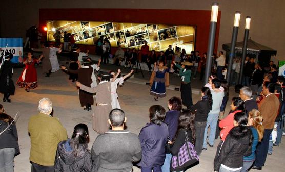 Academia de danzas en la Plaza Temática