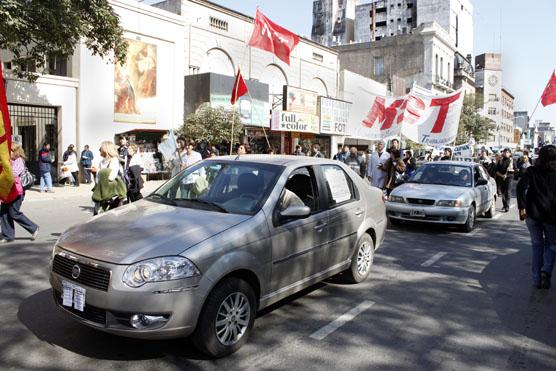 Los autoconvocados marcharon  sobre ruedas por el centro tucumano